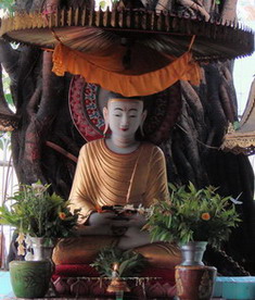 Buda en la pagoda Shwedagon.