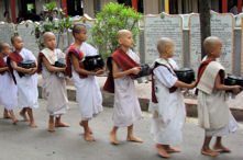 Novicios en la hora de la comida.
