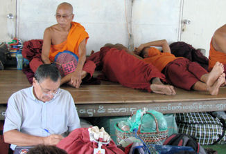 Escribiendo en el barco.