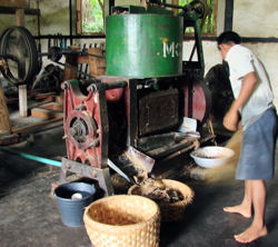 Molino de aceite en el “British Club” de Katha.