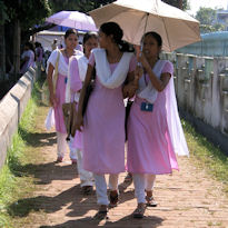Jóvenes en Agártala.