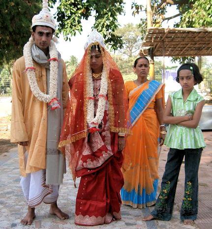 Novios en Tripura Sundari.