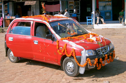 Suzuki como limusina engalanada.